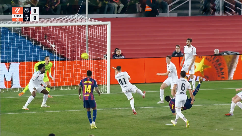 包含冲刺阶段体能课后，巴塞罗那豪取连胜备战欧超杯，悬念犹存，医务组通报恢复的词条